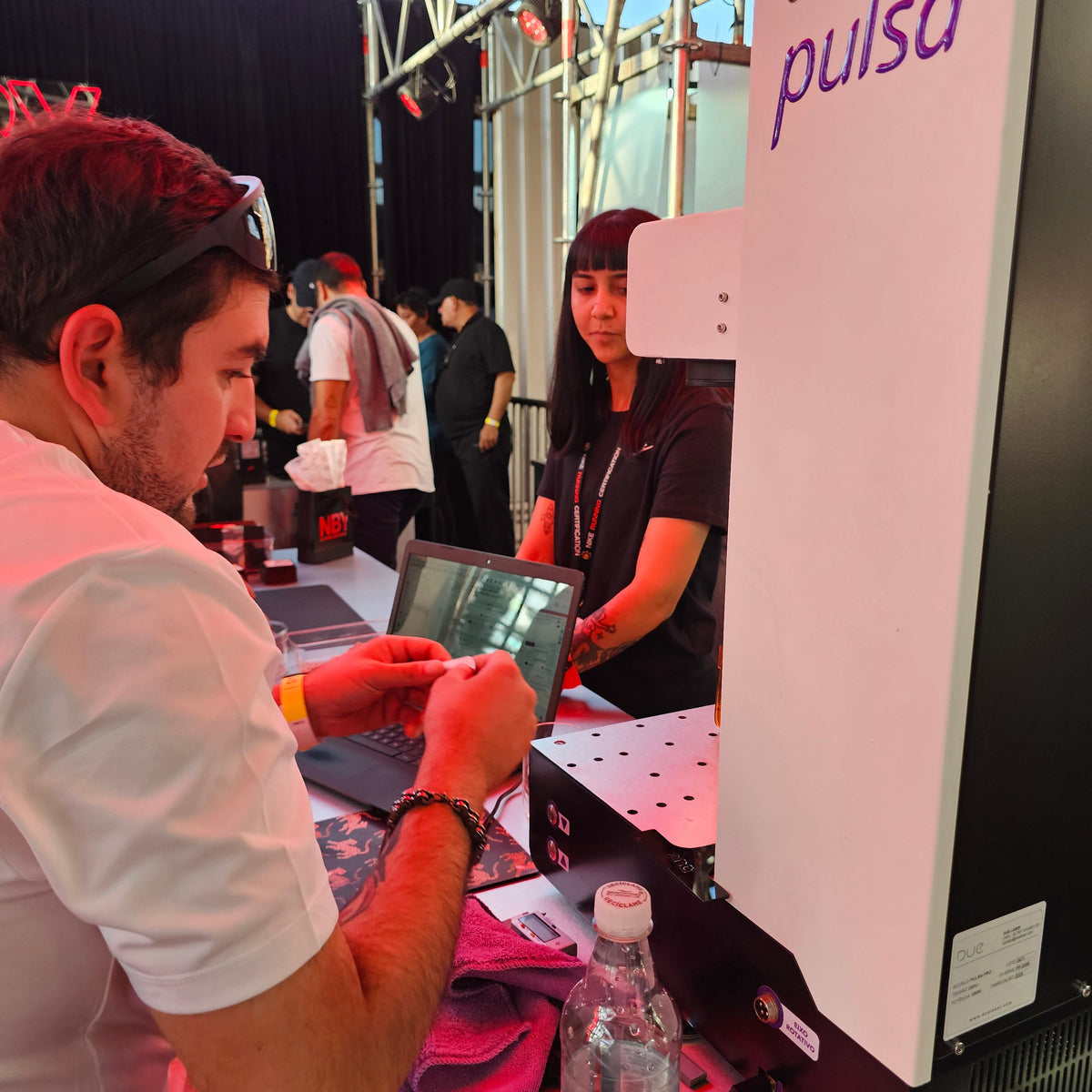 Pack Básico de Grabado Láser en Vivo – Experiencia de Personalización Instantánea